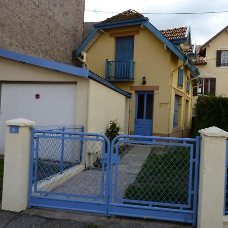 Вилла La Maison Jaune Et Bleue Жерарме Экстерьер фото