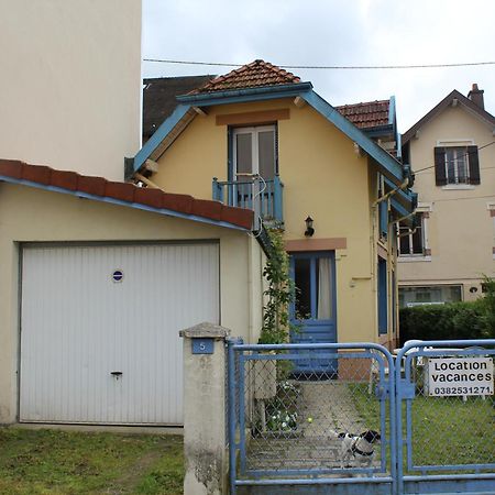 Вилла La Maison Jaune Et Bleue Жерарме Экстерьер фото