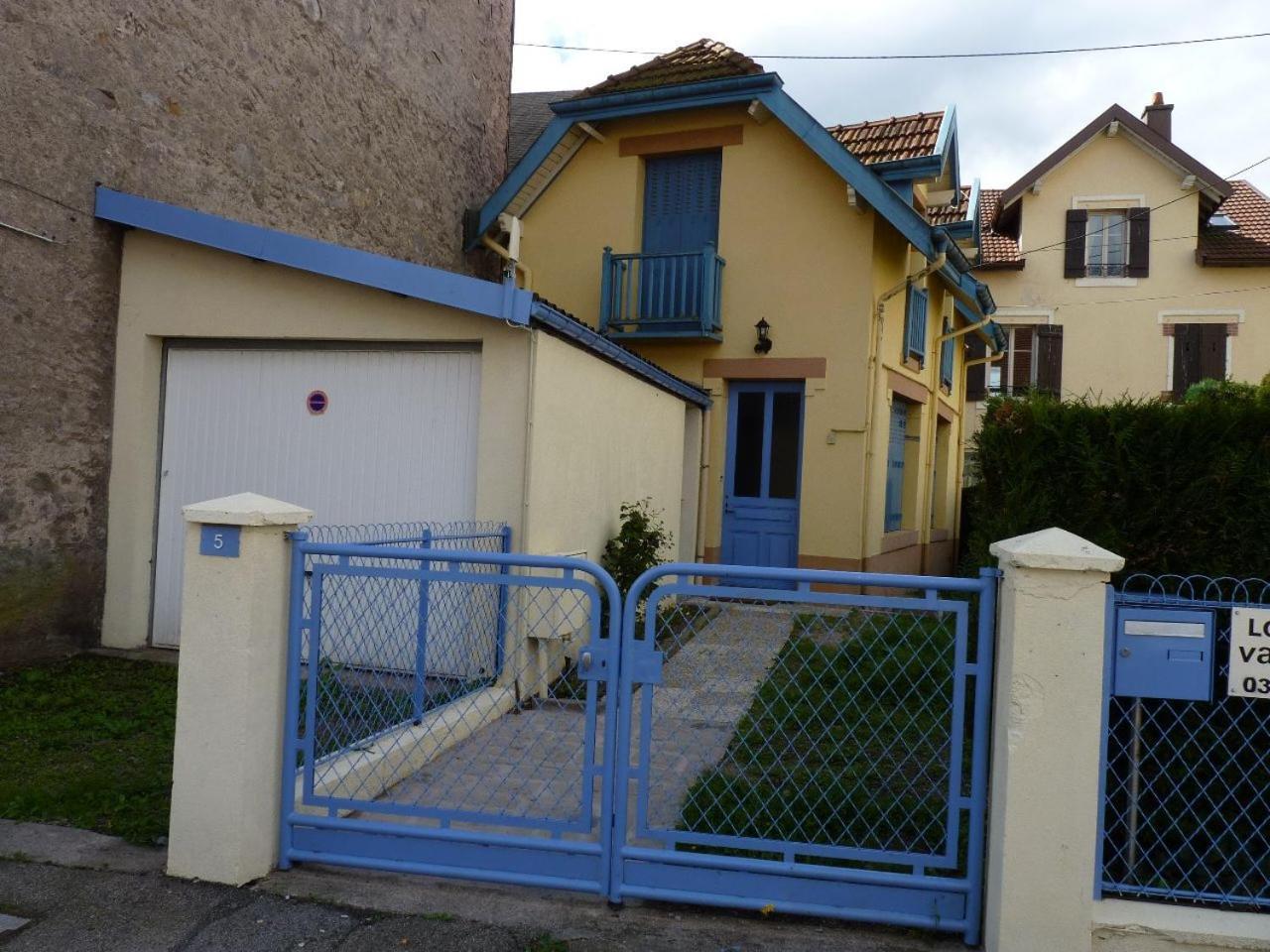 Вилла La Maison Jaune Et Bleue Жерарме Экстерьер фото