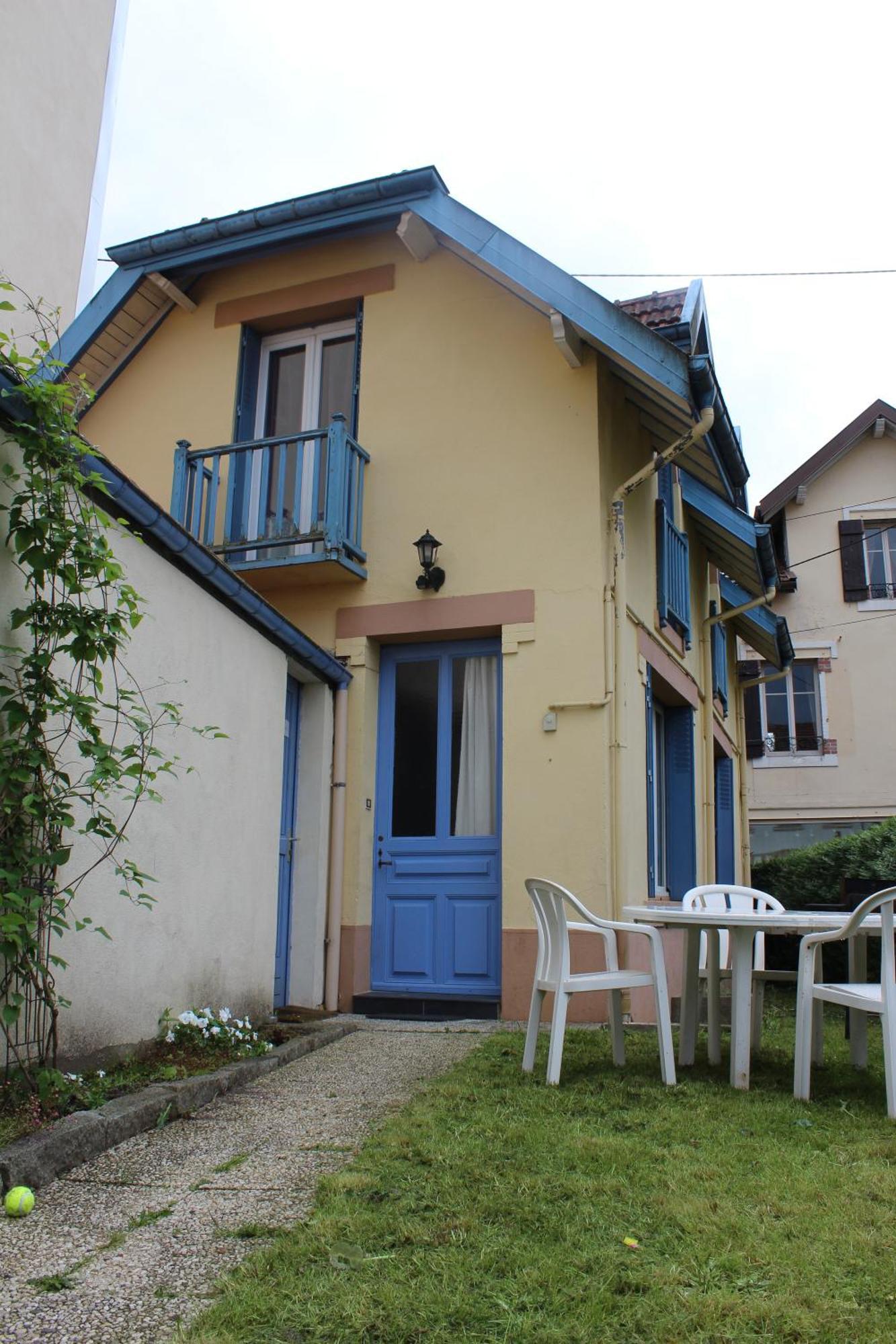 Вилла La Maison Jaune Et Bleue Жерарме Экстерьер фото