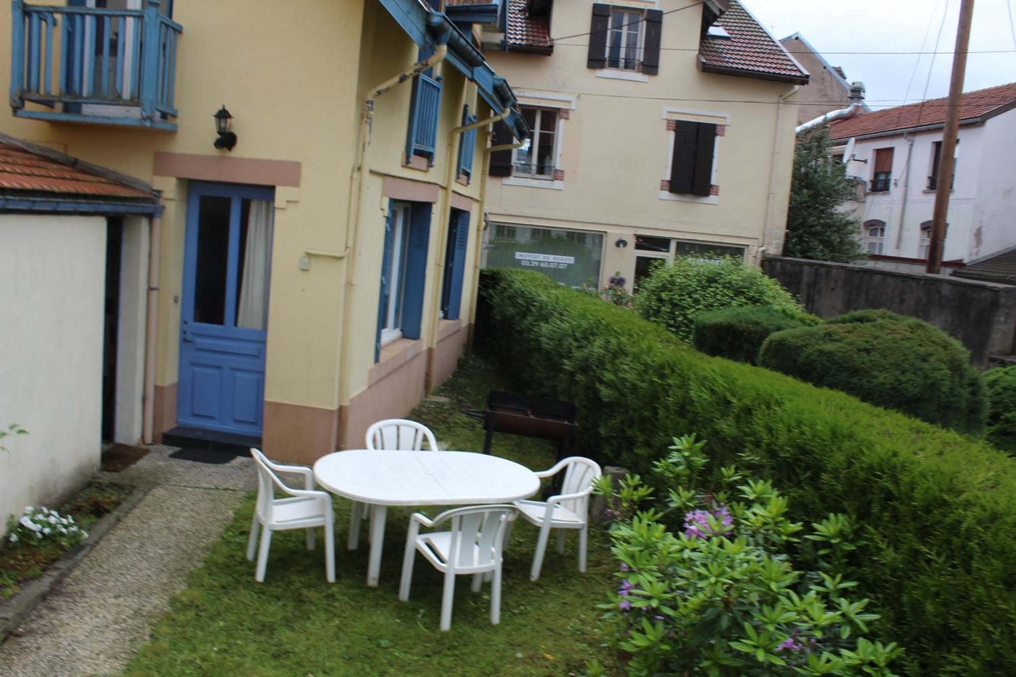 Вилла La Maison Jaune Et Bleue Жерарме Экстерьер фото